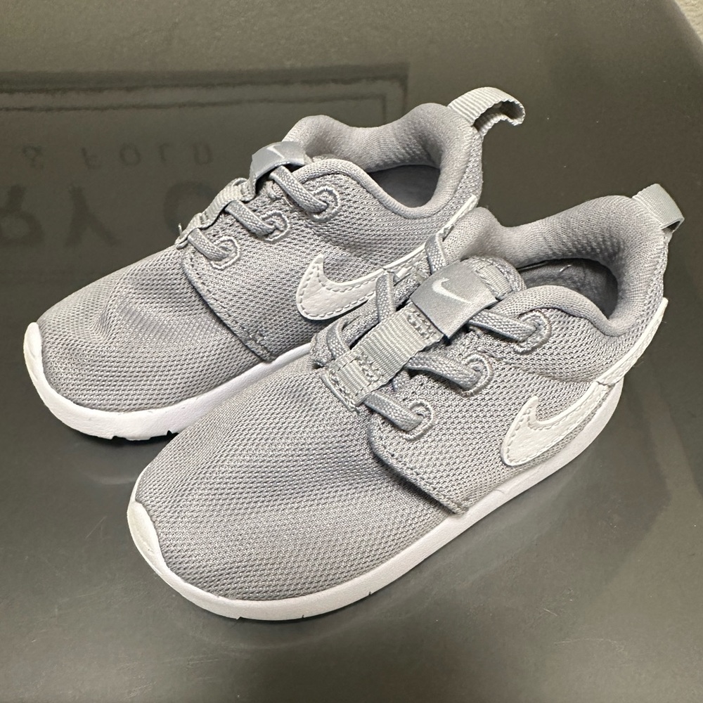 Nike toddler size 7 gray